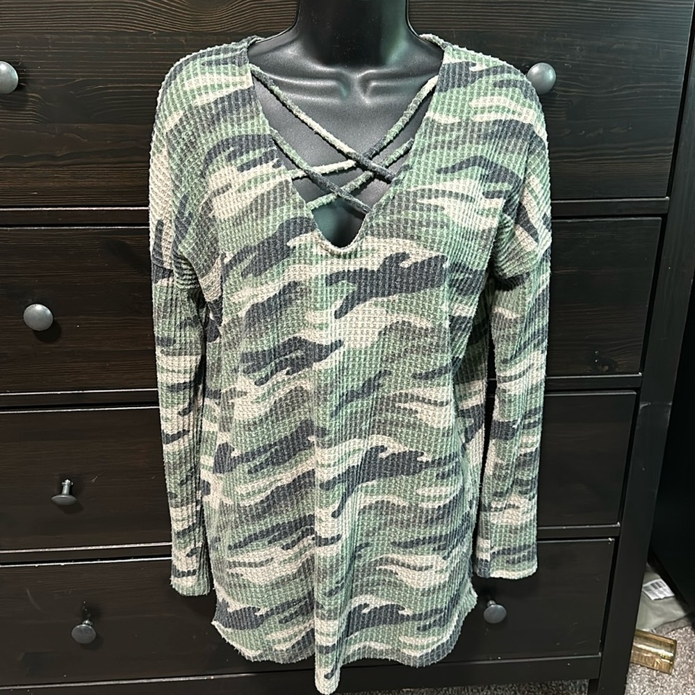 Size Large Camo Long Sleeve Top